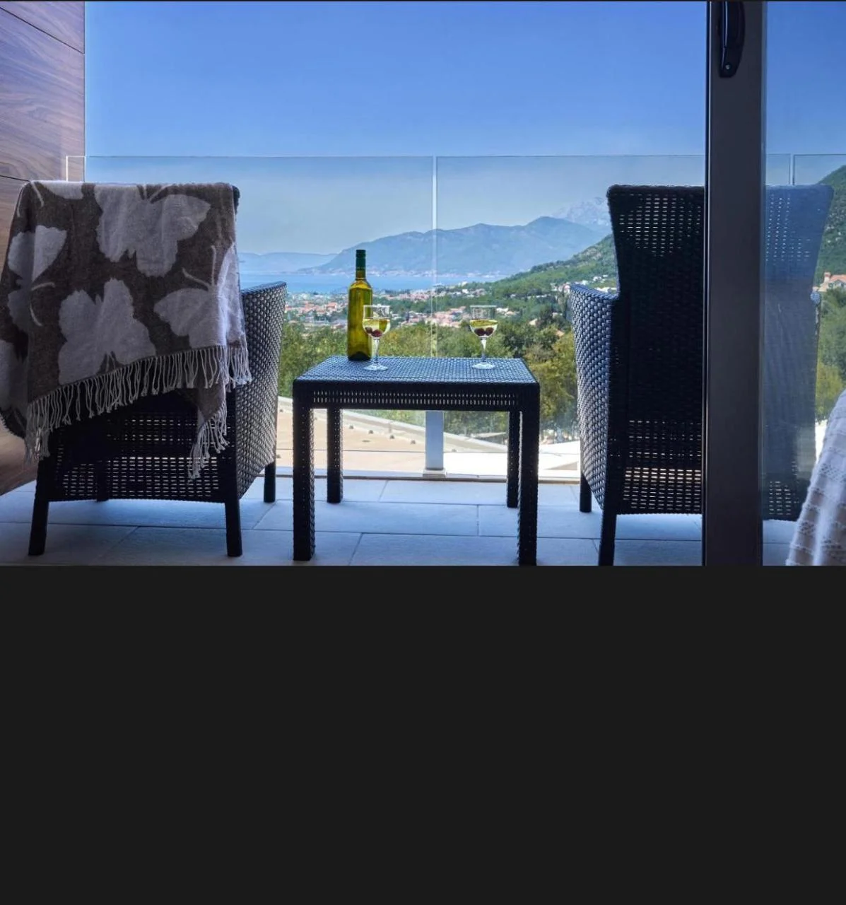 Kotor Kavač'ta Deniz Manzaralı Stüdyo Daire