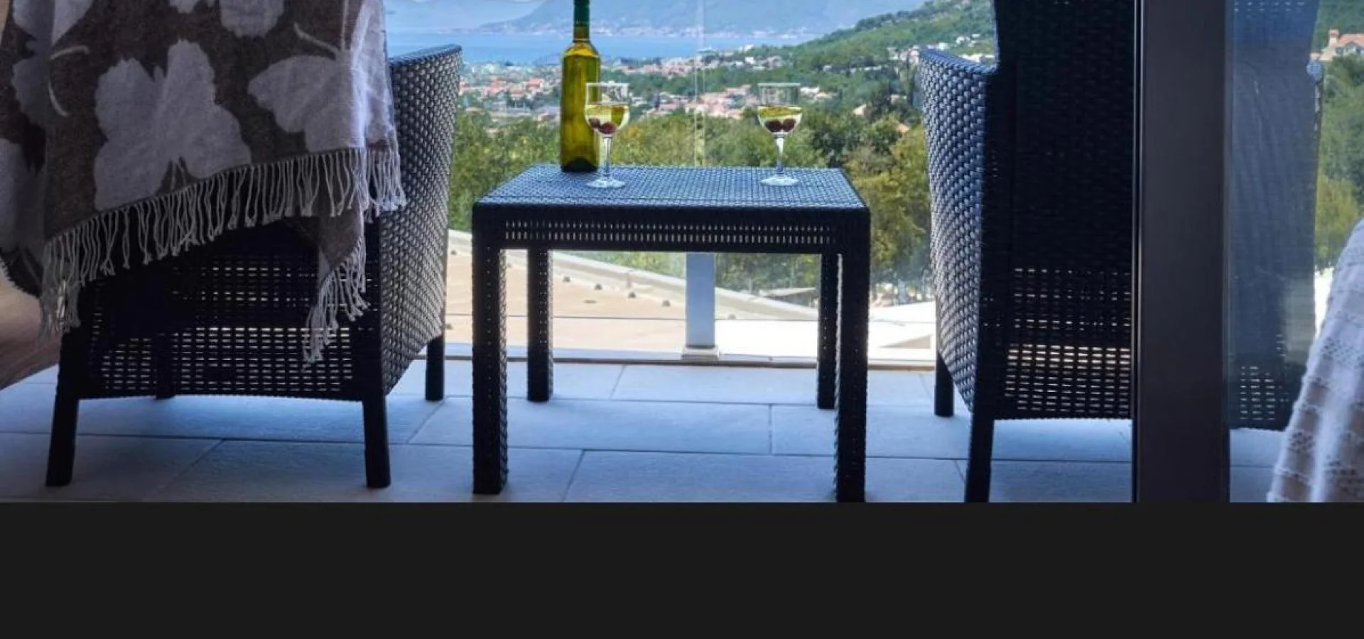 Kotor Kavač'ta Deniz Manzaralı Stüdyo Daire