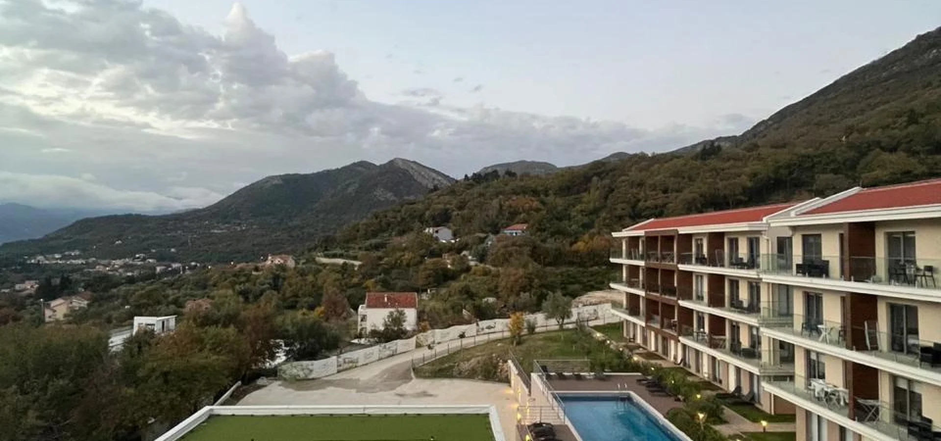 Kotor Kavač'ta Deniz Manzaralı Stüdyo Daire