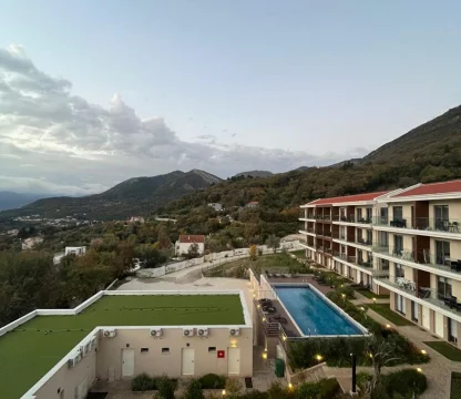 Kotor Kavač'ta Deniz Manzaralı Stüdyo Daire