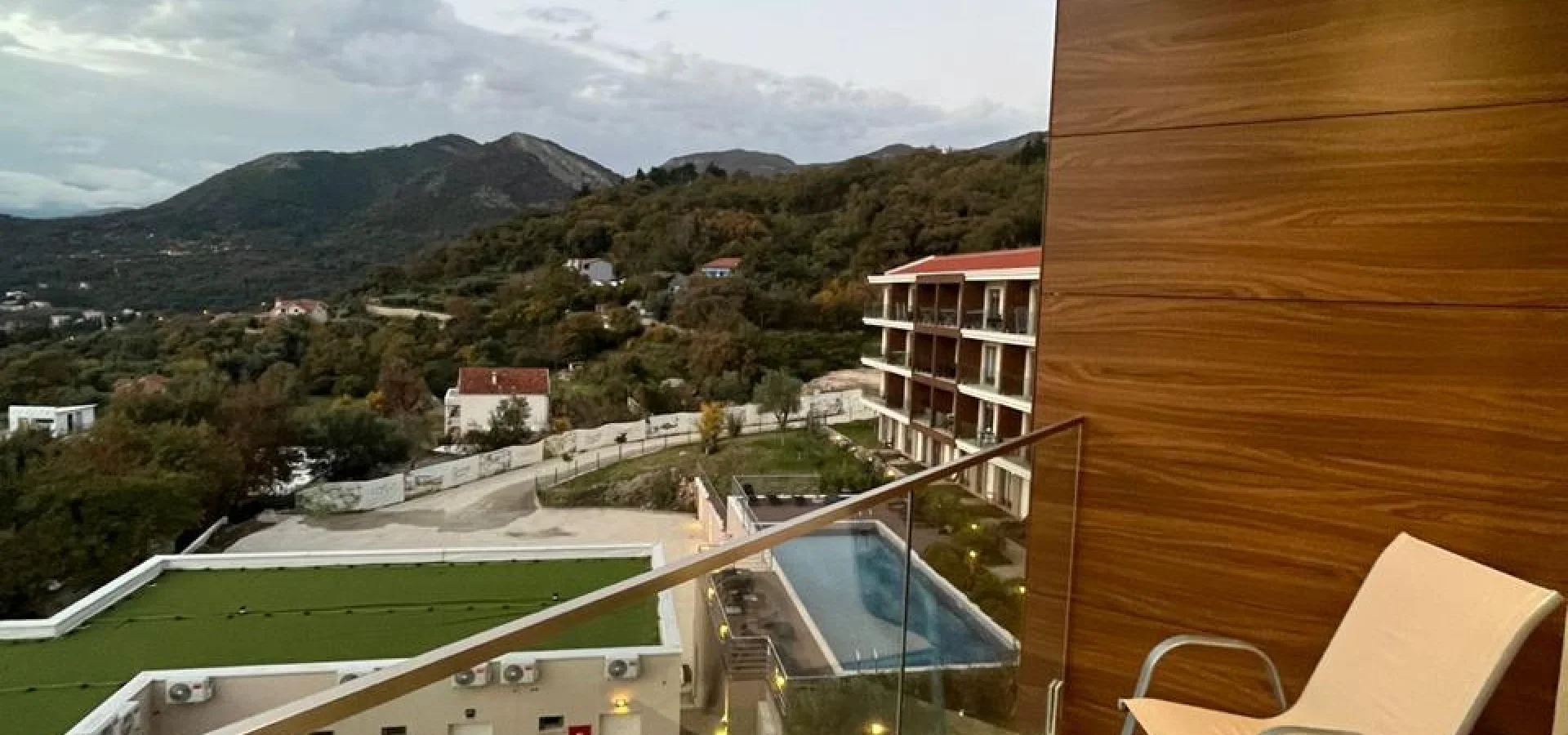 Kotor Kavač'ta Deniz Manzaralı Stüdyo Daire