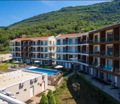 Kotor Kavač'ta Deniz Manzaralı Stüdyo Daire