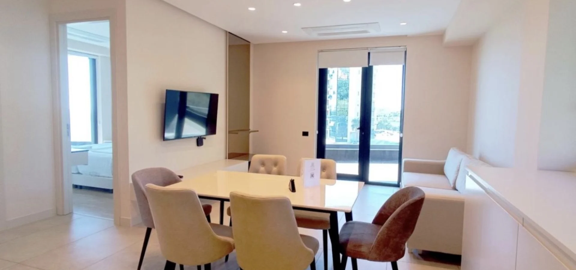 Budva Becici'de Spa Sauna, Spor Salonu Bulunan lüks binada 1+1 ve 2+1daireler