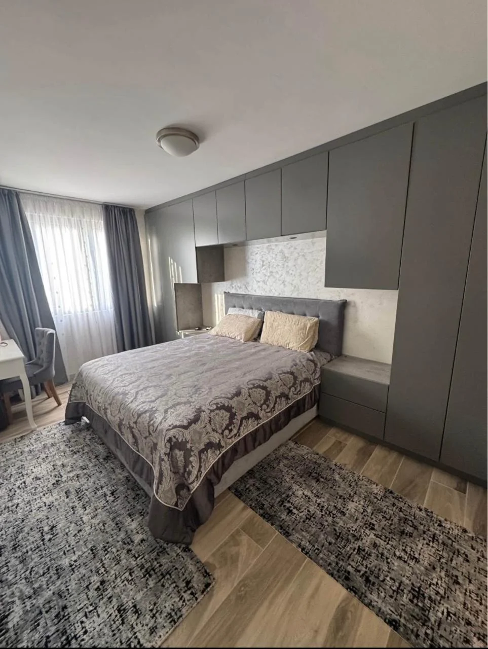 Budva Przno Bölgesi'nde yüzme havuzlu bir komplekste 2 +1 daire