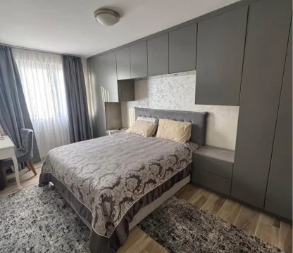 Budva Przno Bölgesi'nde yüzme havuzlu bir komplekste 2 +1 daire