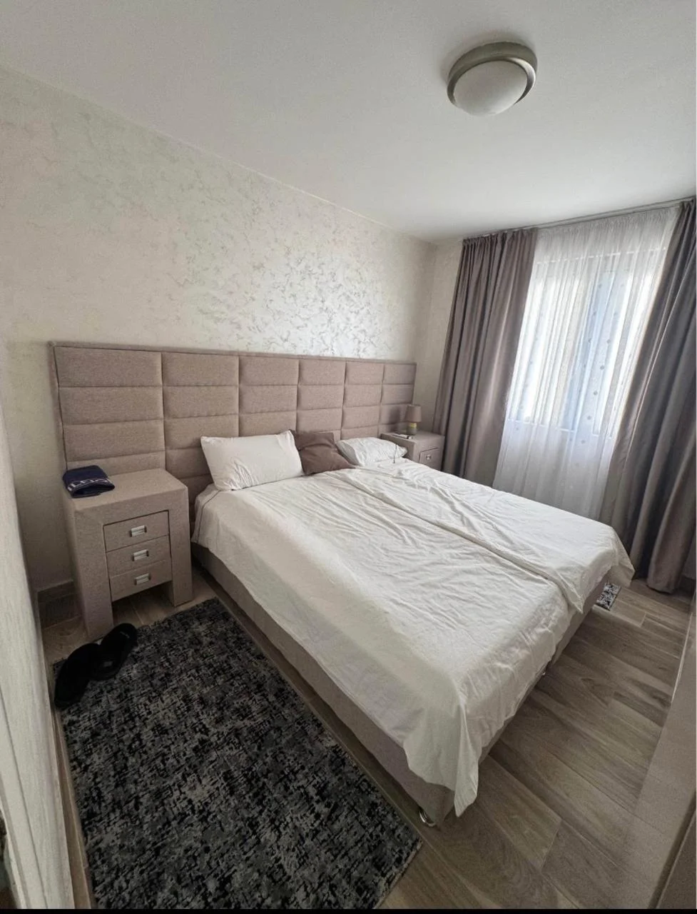 Budva Przno Bölgesi'nde yüzme havuzlu bir komplekste 2 +1 daire