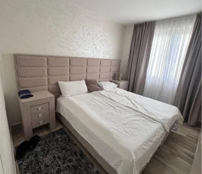 Budva Przno Bölgesi'nde yüzme havuzlu bir komplekste 2 +1 daire