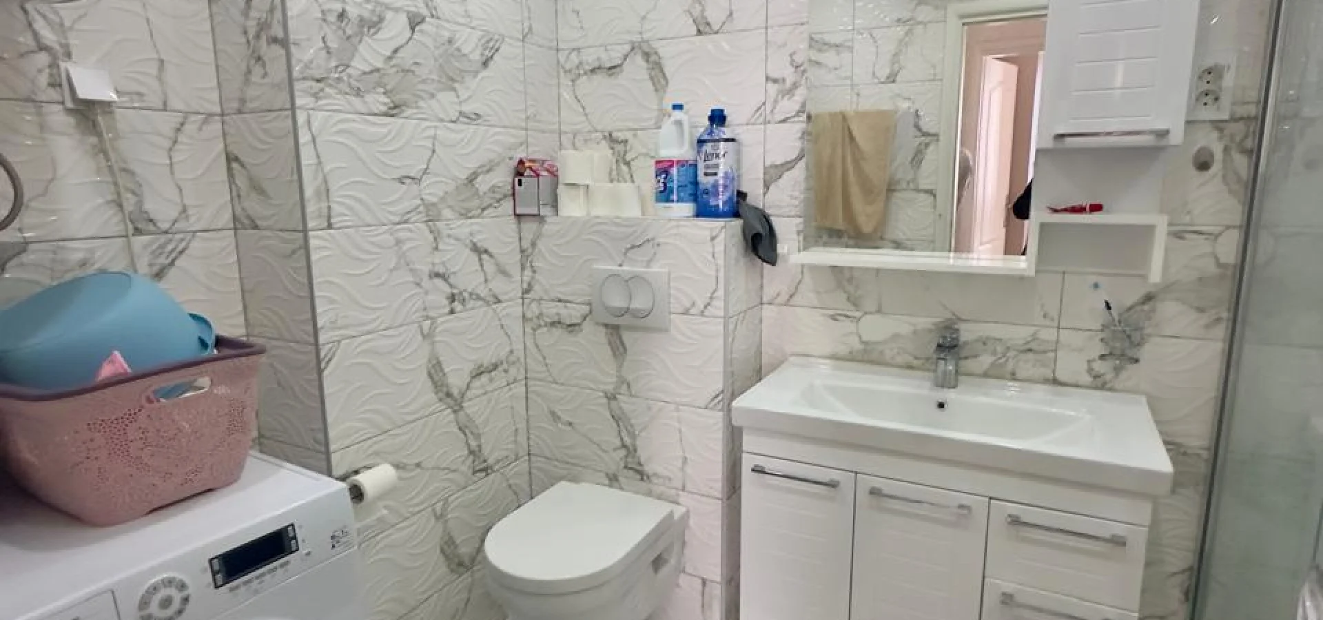 Budva Przno Bölgesi'nde yüzme havuzlu bir komplekste 2 +1 daire