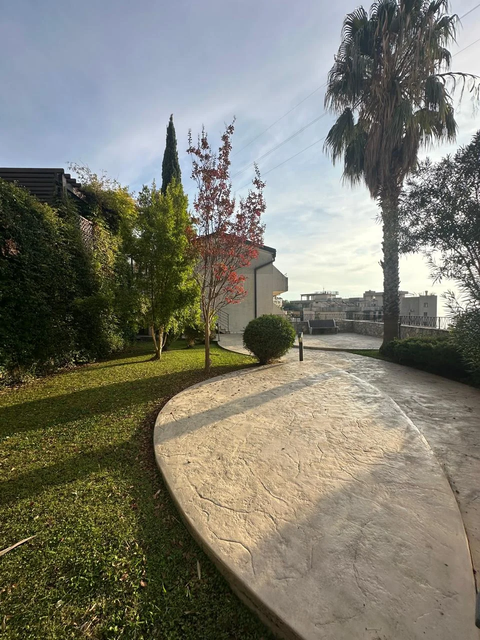 Budva Przno Bölgesi'nde yüzme havuzlu bir komplekste 2 +1 daire