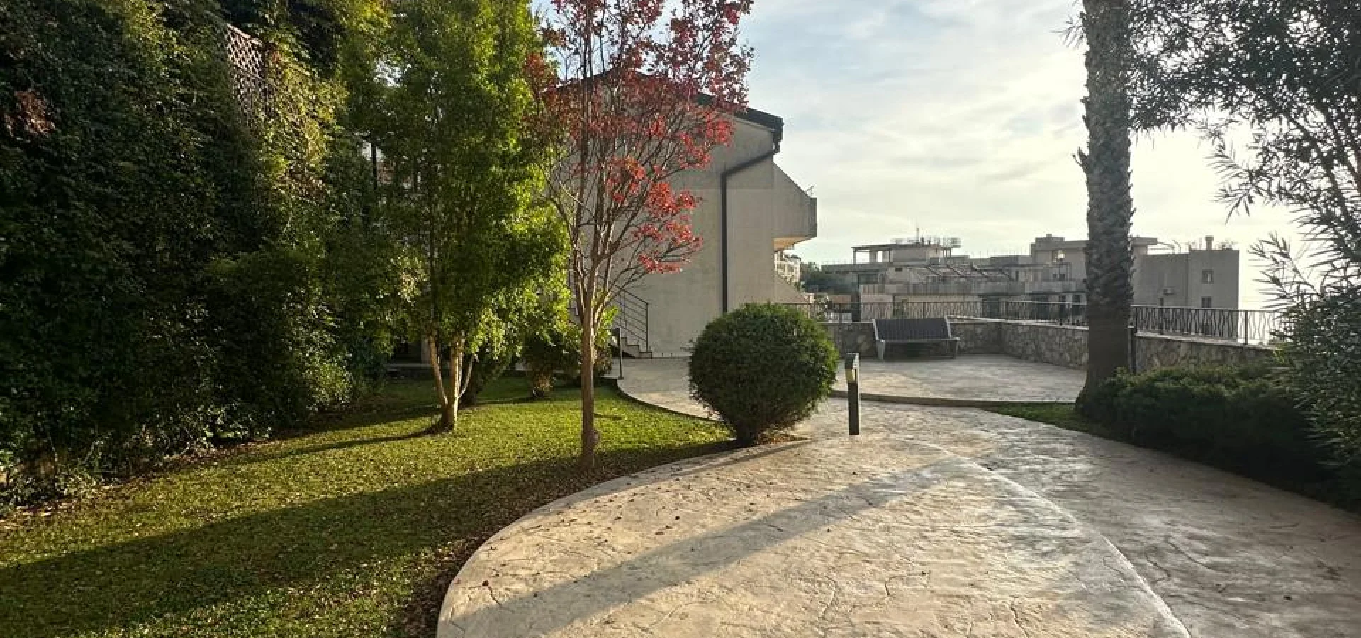 Budva Przno Bölgesi'nde yüzme havuzlu bir komplekste 2 +1 daire