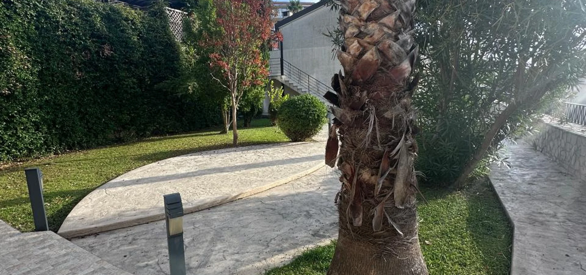 Budva Przno Bölgesi'nde yüzme havuzlu bir komplekste 2 +1 daire