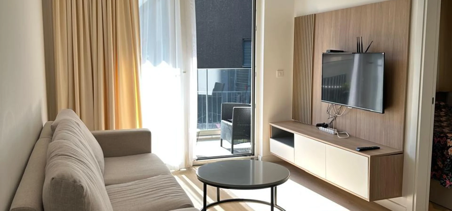 Budva Becici'de yüzme havuzu olan bir binada 1 + 1 daire Acil satış!