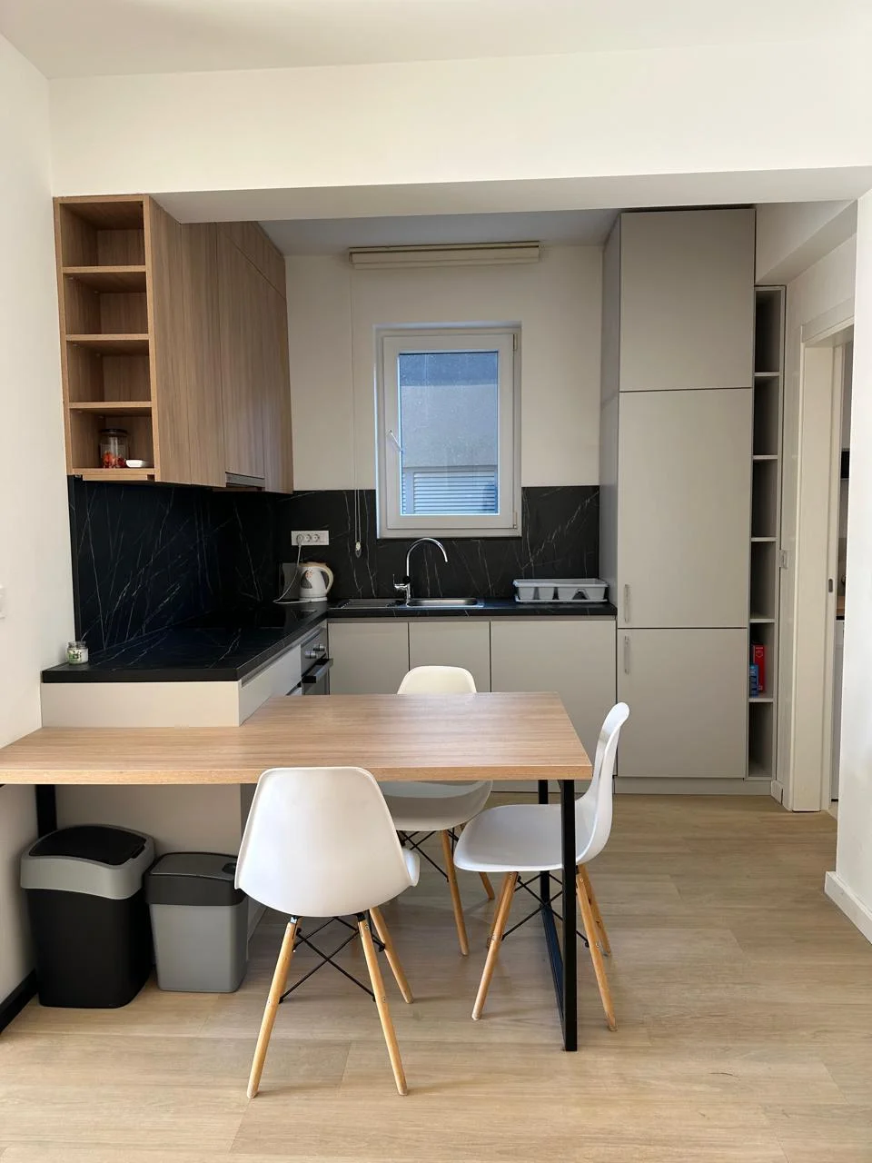 Budva Becici'de yüzme havuzu olan bir binada 1 + 1 daire Acil satış!