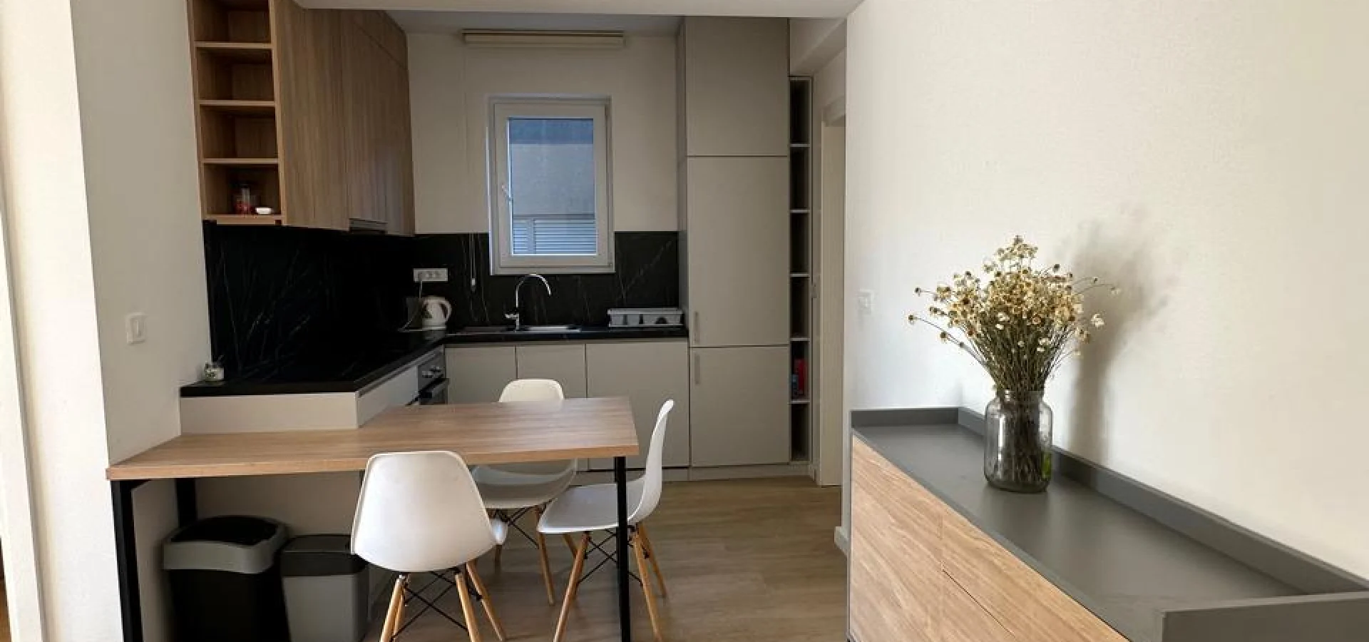 Budva Becici'de yüzme havuzu olan bir binada 1 + 1 daire Acil satış!