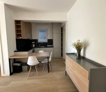 Budva Becici'de yüzme havuzu olan bir binada 1 + 1 daire Acil satış!