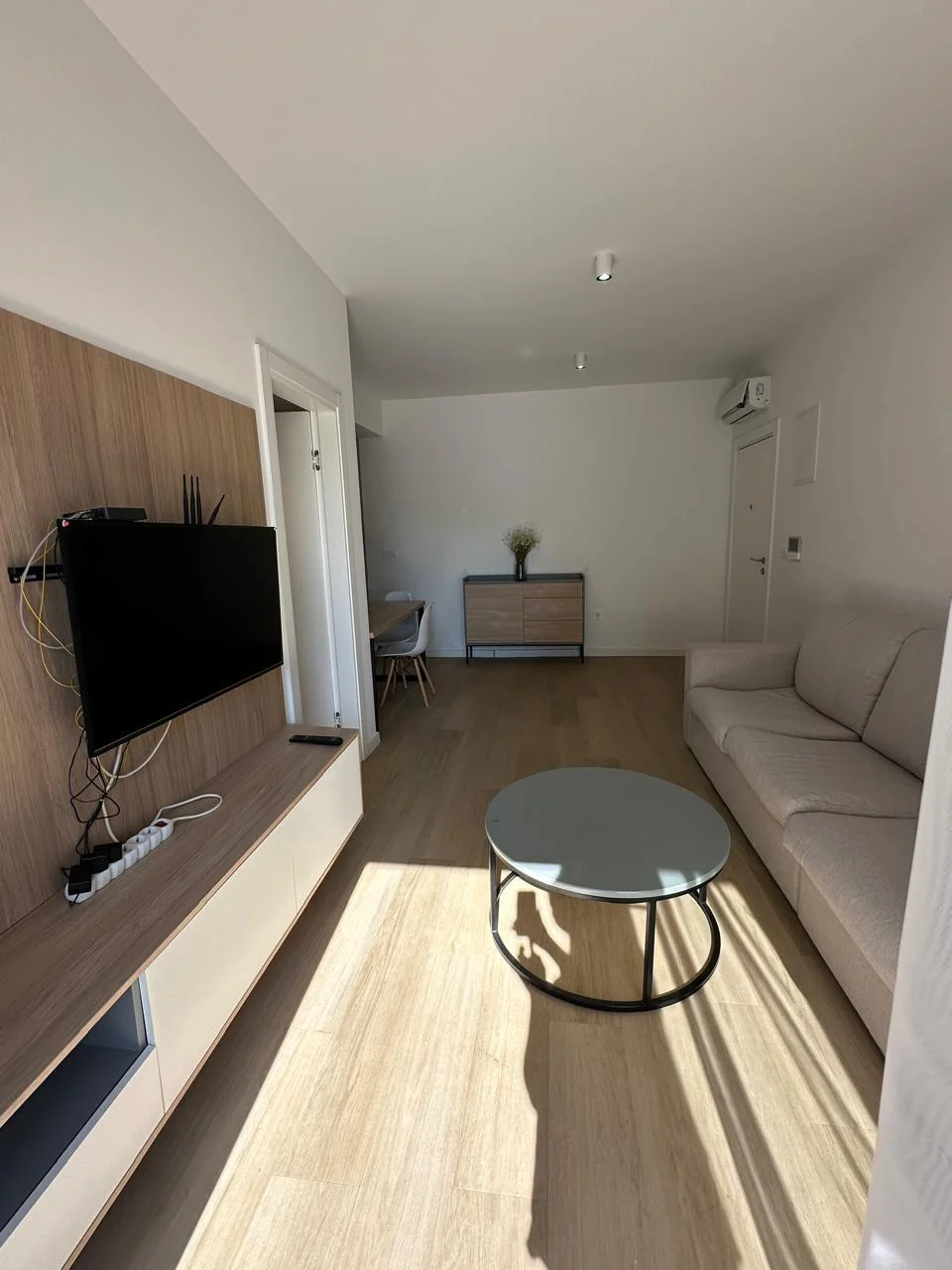 Budva Becici'de yüzme havuzu olan bir binada 1 + 1 daire Acil satış!