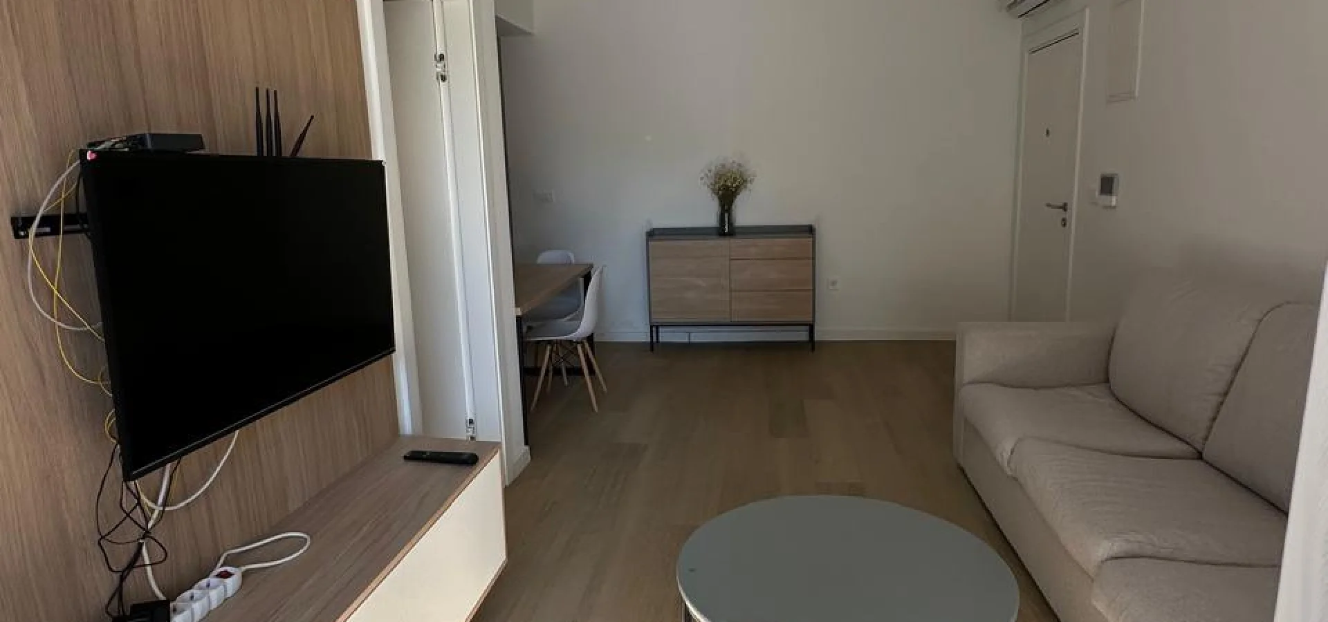 Budva Becici'de yüzme havuzu olan bir binada 1 + 1 daire Acil satış!