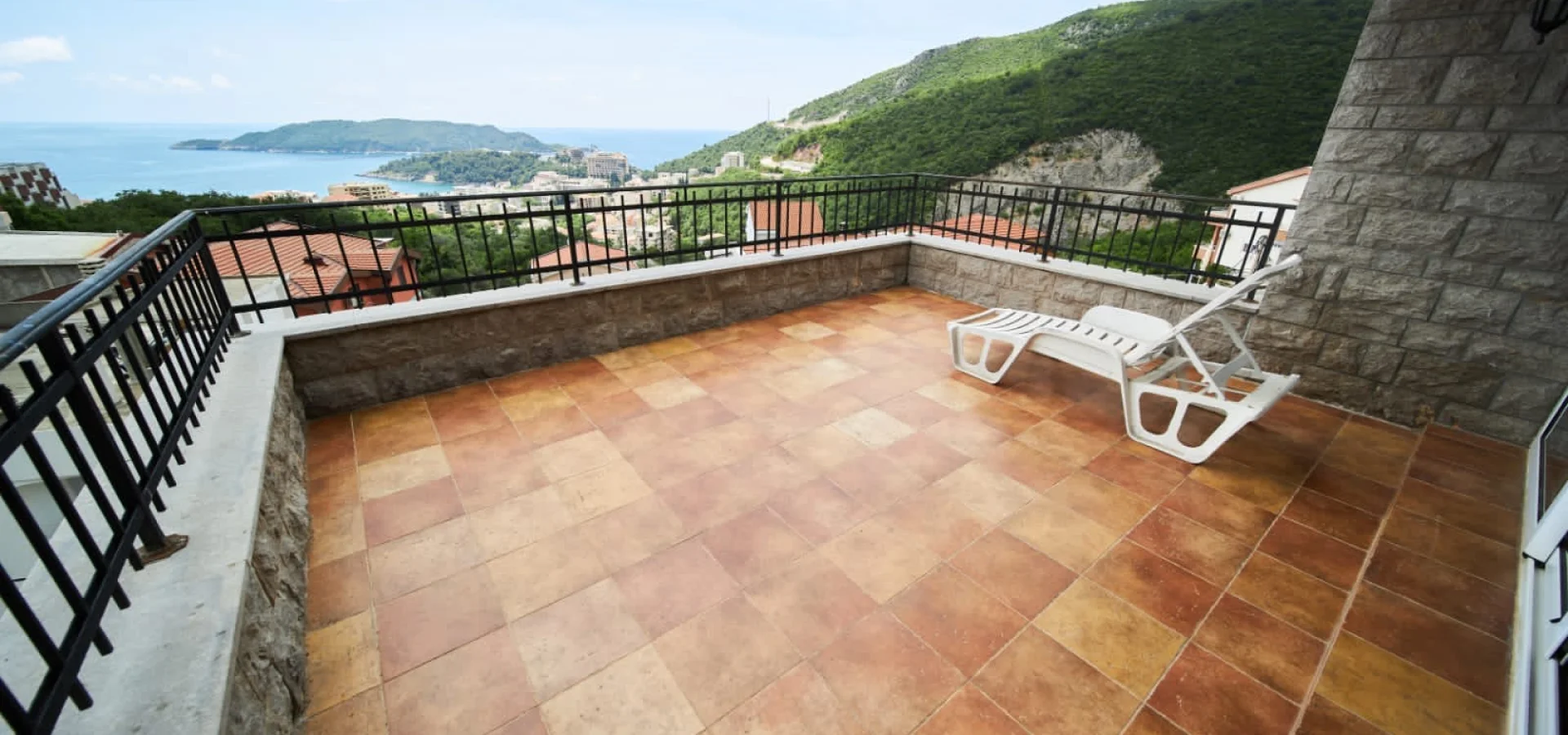 Bečići Ivanovići'de Panoramik Deniz Manzaralı Ultra-Lüks Malikane