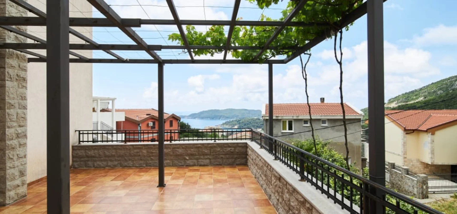 Bečići Ivanovići'de Panoramik Deniz Manzaralı Ultra-Lüks Malikane