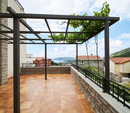 Bečići Ivanovići'de Panoramik Deniz Manzaralı Ultra-Lüks Malikane