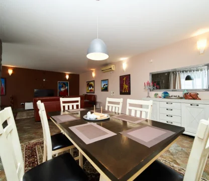 Bečići Ivanovići'de Panoramik Deniz Manzaralı Ultra-Lüks Malikane