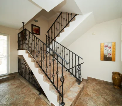 Bečići Ivanovići'de Panoramik Deniz Manzaralı Ultra-Lüks Malikane