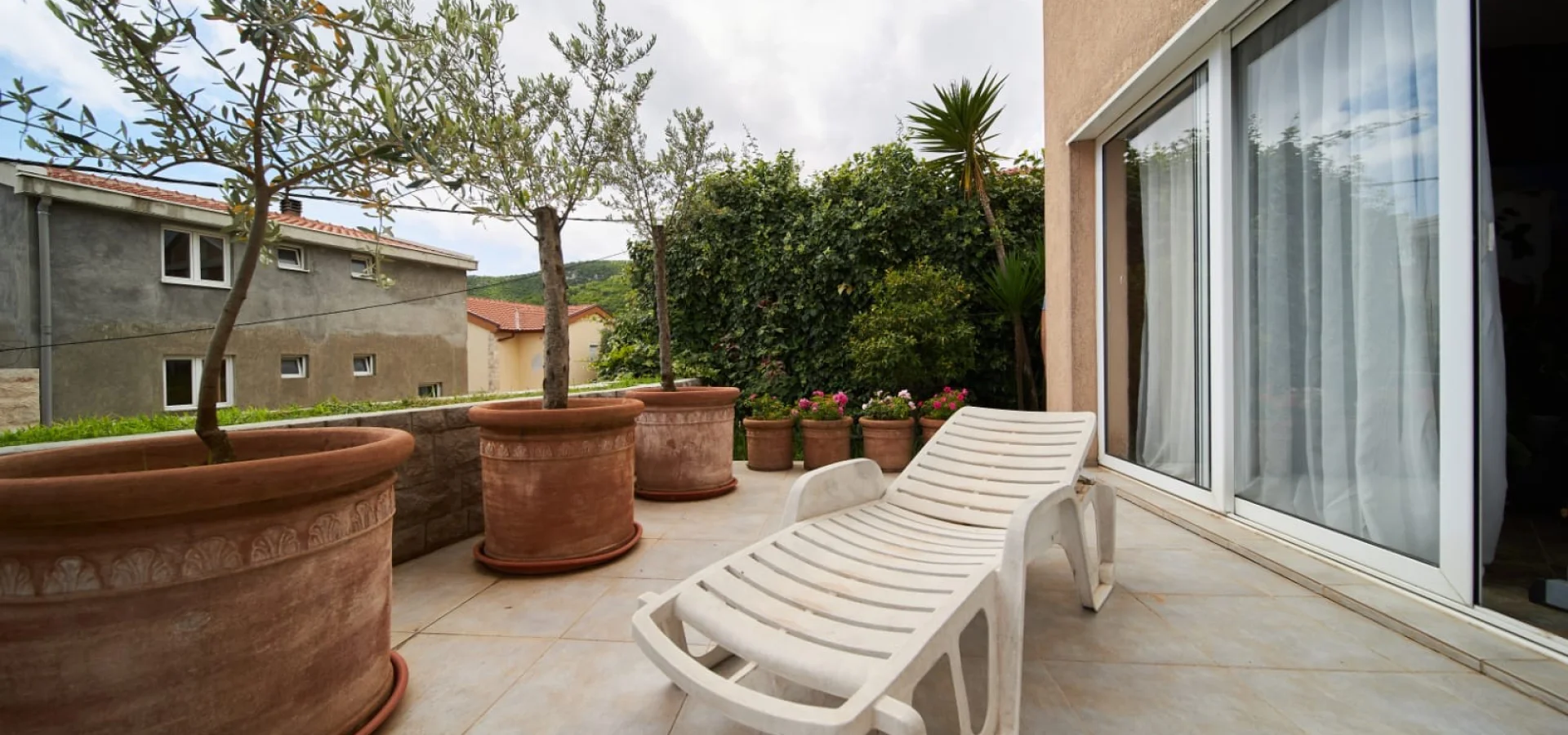 Bečići Ivanovići'de Panoramik Deniz Manzaralı Ultra-Lüks Malikane