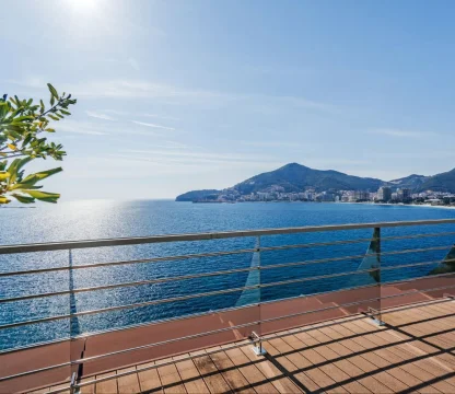 Budva Dukley Gardens, da satılık 2+1  villa