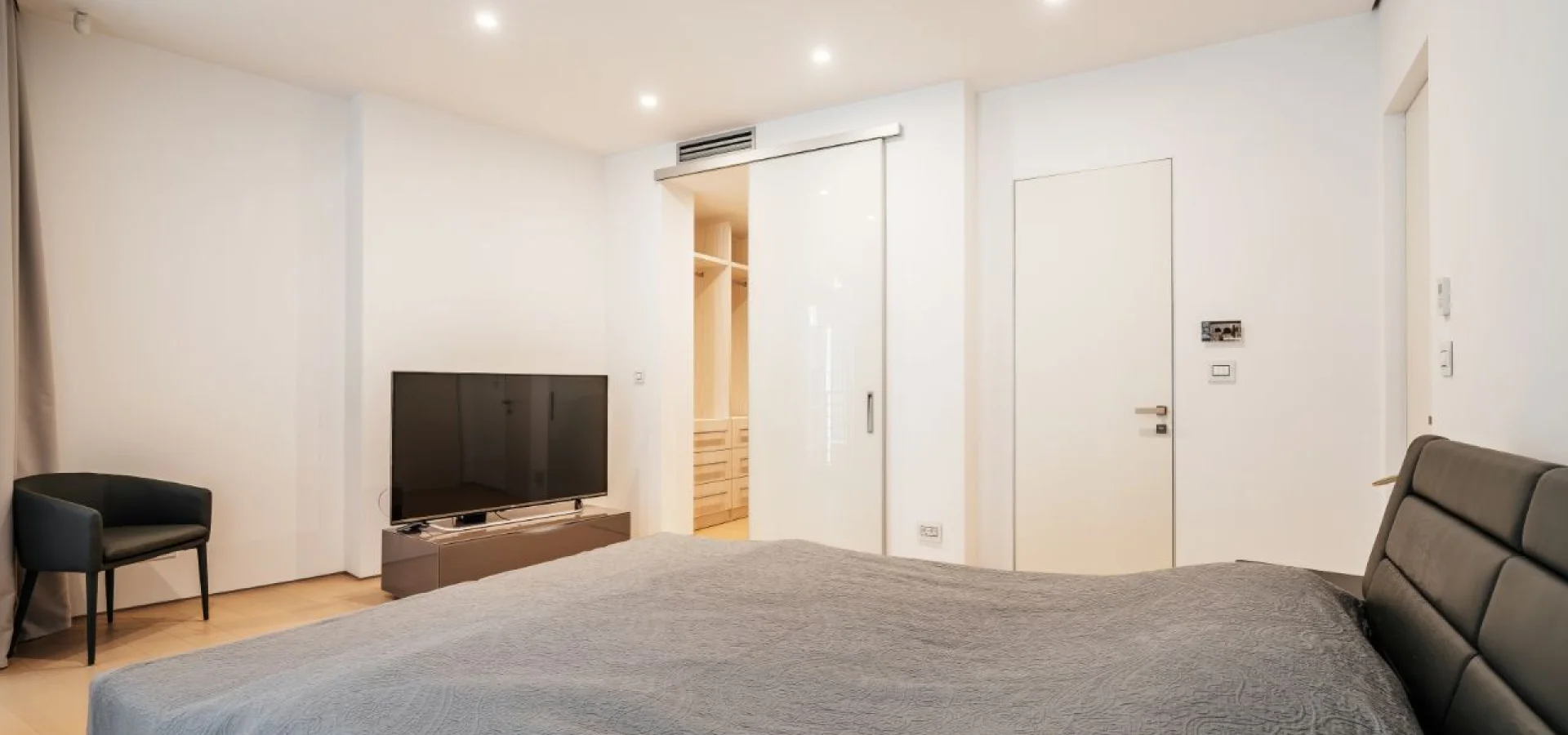 Budva Dukley Gardens, da satılık 2+1  villa